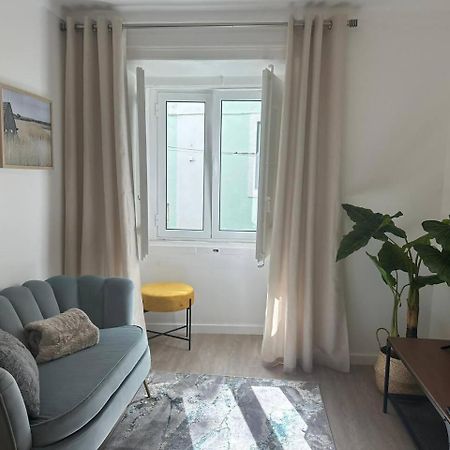 Stylish Renovated Apartment In Chiado Lisboa Εξωτερικό φωτογραφία