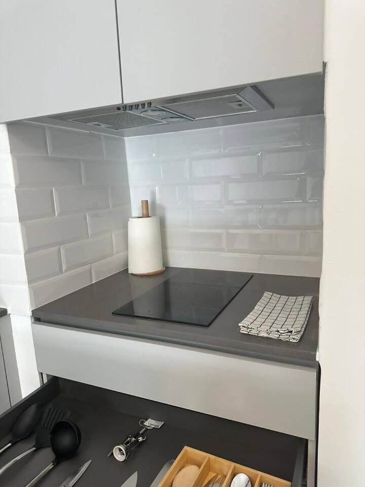 Stylish Renovated Apartment In Chiado Lisboa Εξωτερικό φωτογραφία