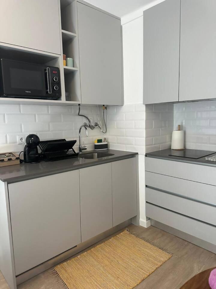 Stylish Renovated Apartment In Chiado Lisboa Εξωτερικό φωτογραφία