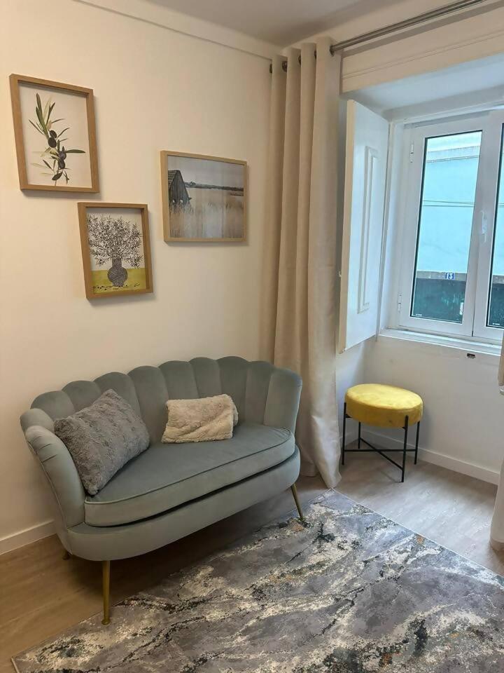 Stylish Renovated Apartment In Chiado Lisboa Εξωτερικό φωτογραφία